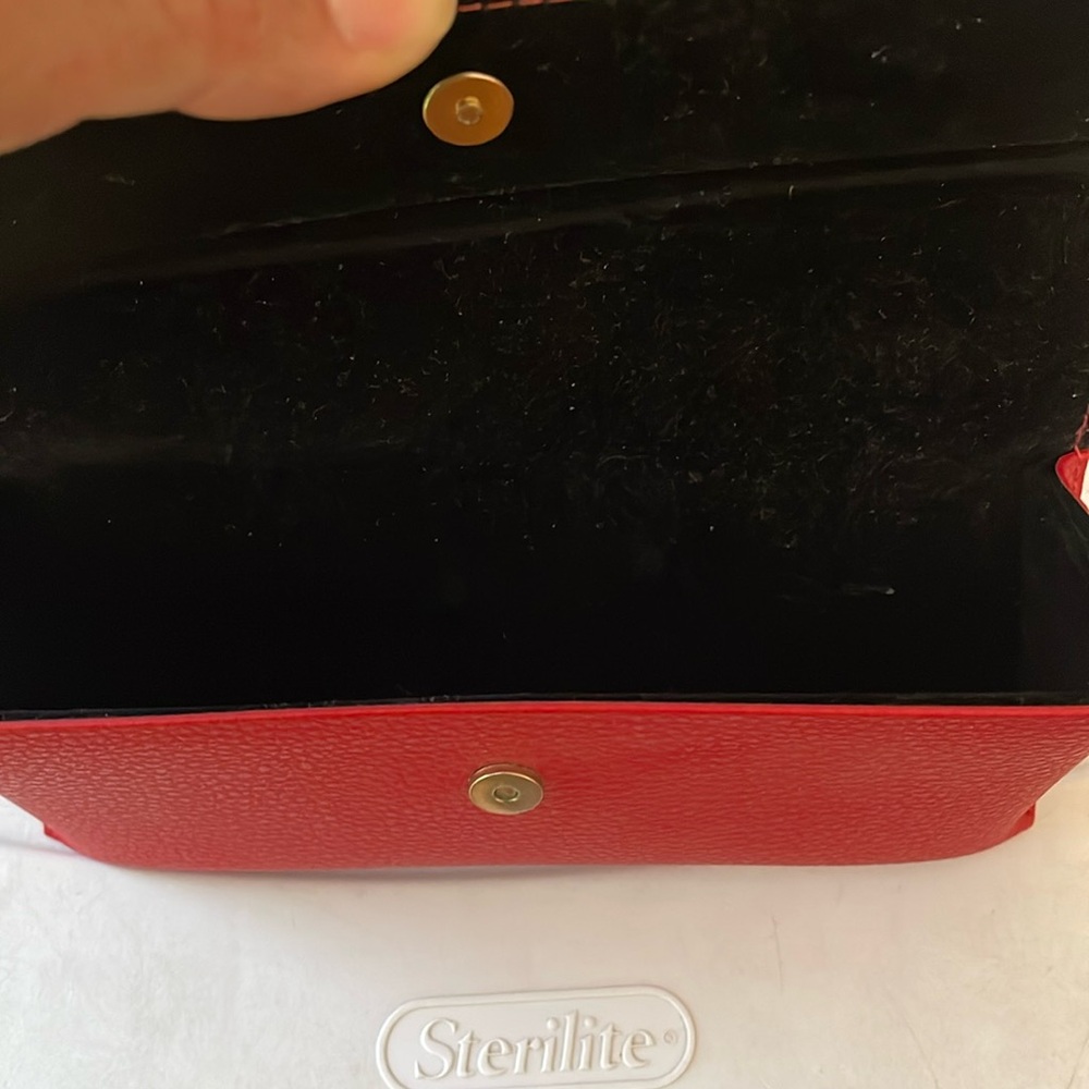 Guess Red Eye Glass Case - Picture 3 of 3